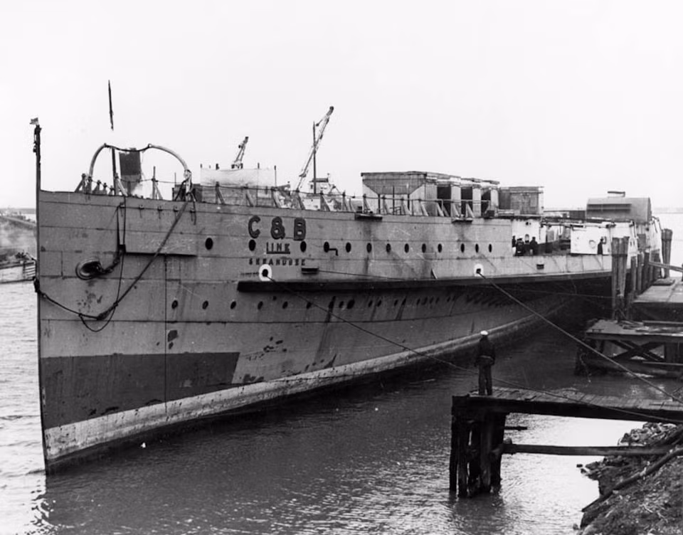 Quá trình thay đổi bắt đầu từ đầu năm 1943, tàu sân bay Wolverine được xây dựng dựa trên cơ sở là khung của tàu du lịch mang tên SS Seeandbee. Mặc dù vậy, Hải quân Mỹ vẫn xác định ngay từ đầu rằng đây không phải là một tàu sân bay chiến đấu. Nguồn ảnh: BI.