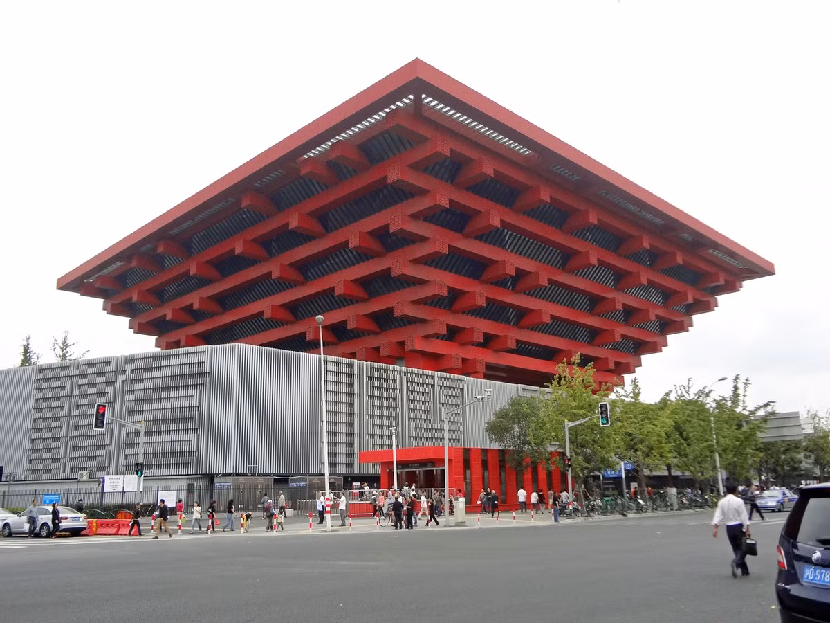 Bảo tàng China Art Palace có tên gọi này từ năm 2012. Trước đó, công trình tiền thân là China Pavilon triển lãm Expo 2010.