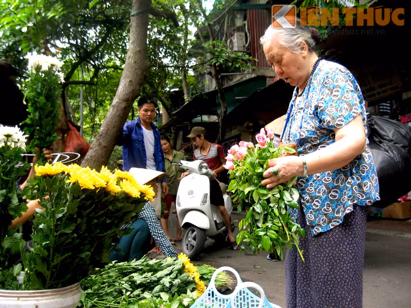 Nguoi Ha Noi nhon nhip sam do le cung ram thang 7-Hinh-5