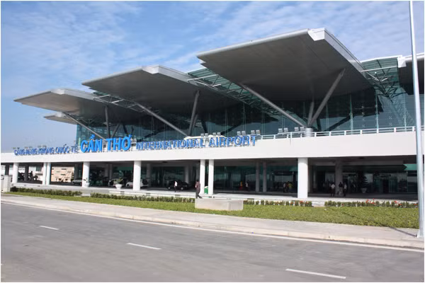Hiện, lao động ACV đang là những lao động có mức thu nhập bình quân tốt nhất trong ngành giao thông vận tải. Theo Báo Đầu Tư, thu nhập lao động khoảng 17,8 triệu đồng/tháng.