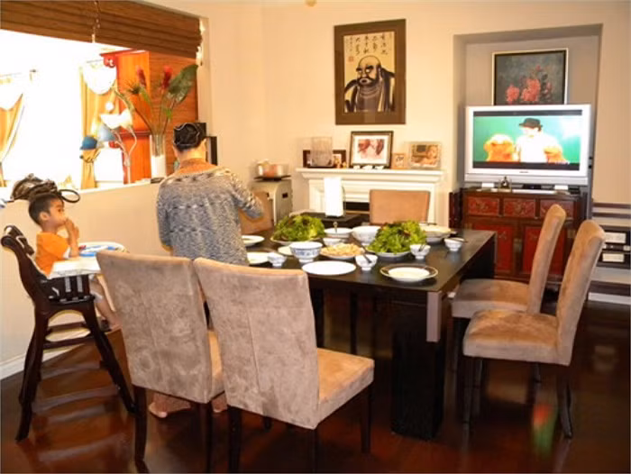 Căn nhà ấm cúng của cặp đôi lãng mạn được bài trí gọn gàng, tinh tế.
