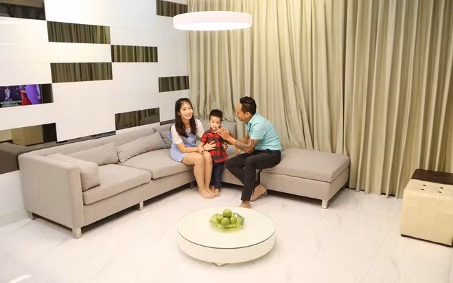 Căn hộ cao cấp có trị giá khoảng 4 tỷ đồng của nam ca sĩ được thiết kế khá nhã nhặn, lịch sự.