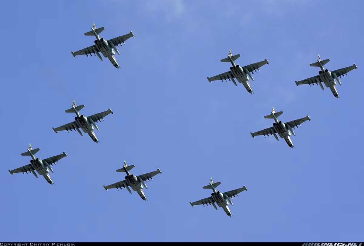Máy bay cường kích Su-25SM3 và Su-25UBM2 cơ bản sẽ khác hoàn toàn so với các phiên bản Su-25 trước đó với hàng loạt nâng cấp về trang thiết bị điện tử và hệ thống vũ khí mới. Nguồn ảnh: Airlines.net