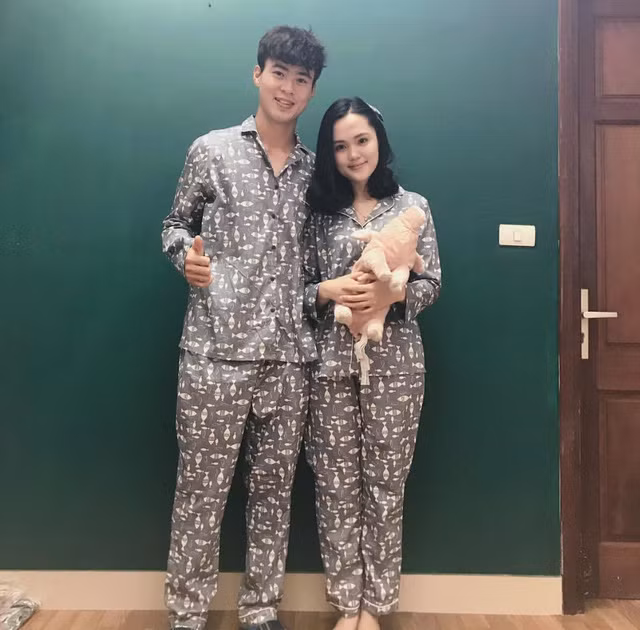 Cả hai đã luôn có mặt bên nhau trong những dịp trọng đại. Họ còn có những bức ảnh chụp trong trang phục đồ đôi rất dễ thương.