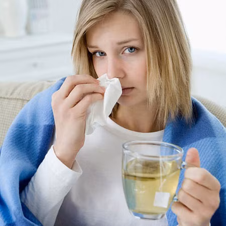 Ủ ấm mũi cũng sẽ có tác dụng chống đau xoang. Có thể làm ấm xoang bằng cách xông với một bát nước nóng hoặc phủ một chiếc khăn ẩm và ấm lên mặt, trùm lên các hốc xoang.