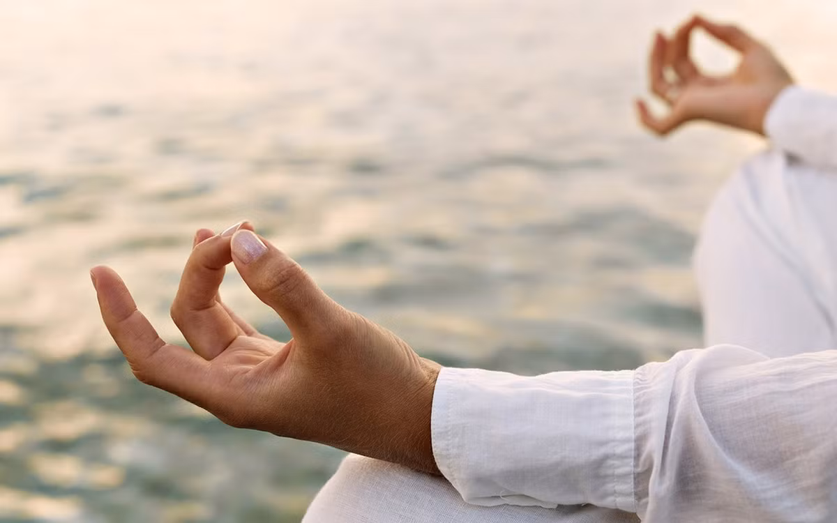 Detox tâm trí bạn. Trong quá trình thải độc cơ thể bạn trong 7 ngày, nó cũng thiết để giải độc cho tâm trí. Hãy ngồi thiền 15 phút mỗi ngày để giải tỏa stress.
