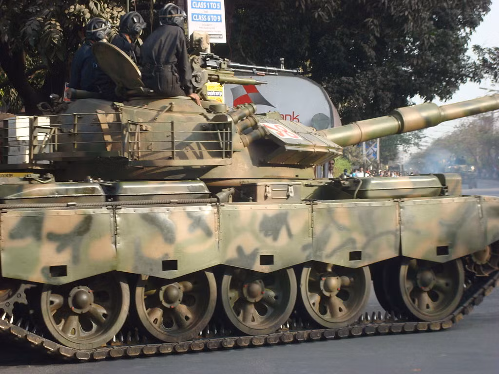 Dựa trên cơ sở Type 79, Trung Quốc phát triển biến thể Type 69-IIG xuất khẩu cho Bangladesh. Nó được trang bị pháo nòng trơn 105mm Type 83A kết hợp hệ thống nạp đạn bán tự động, hệ thống điều khiển hỏa lực mới, giáp bảo vệ phản ứng nổ ERA thế hệ 3, động cơ diesel 850 mã lực.