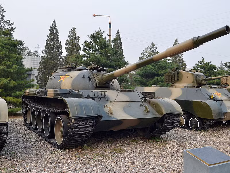 Không bao lâu sau khi thu giữ T-62, Trung Quốc đã sản xuất số lượng nhỏ mẫu xe tăng mới được định danh là Type 69-I cơ bản sao chép hầu hết công nghệ mới trên T-62 như đèn pha hồng ngoại Luna, cải tiến hệ thống chống NBC, trang bị pháo nòng trơn 115mm.