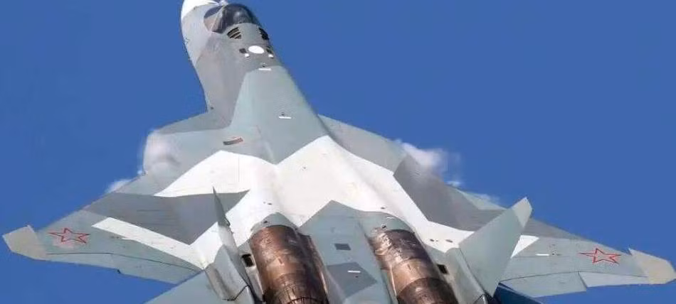 Các phương tiện truyền thông Nga cũng đưa tin, Su-57 sẽ là loại máy bay chiến đấu thứ hai sau máy bay chiến đấu MiG-31, có khả năng phóng tên lửa đạn đạo siêu vượt âm Kinzhal có tầm bắn 2.000 km, bay nhanh gấp 10 lần tốc độ âm thanh; đây là vũ khí có khả năng xuyên thủng bất kỳ lá chắn phòng thủ nào của đối phương. Như vậy Su-57 sẽ đảm nhiệm một số nhiệm vụ tiến công chiến lược nhất định trong quân đội Nga.