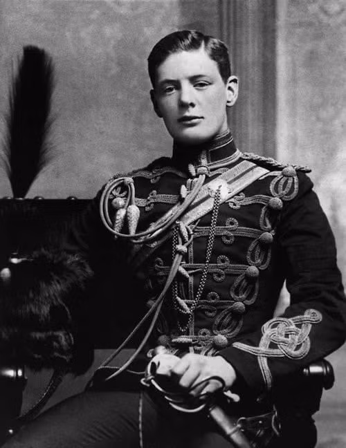 Thủ tướng Anh Winston Churchill là một chàng trai tuấn tú khi trẻ.