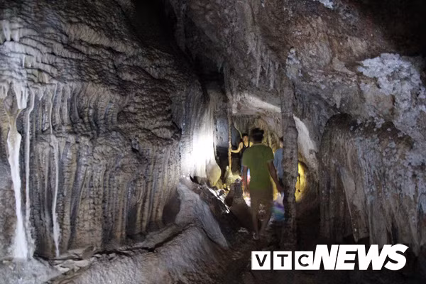 Đường vào các ngóc ngách của hang.