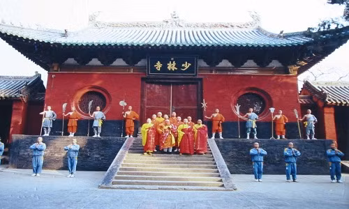 Thiếu Lâm Tự là một ngôi chùa tại Tung Sơn, thị xã Đăng Phong, địa cấp thị Trịnh Châu, Hà Nam, Trung Quốc, nổi tiếng từ lâu nhờ mối liên hệ với Phật giáo Thiền tông và võ thuật. Chùa được thành lập năm 495 dưới thời Bắc Ngụy. 