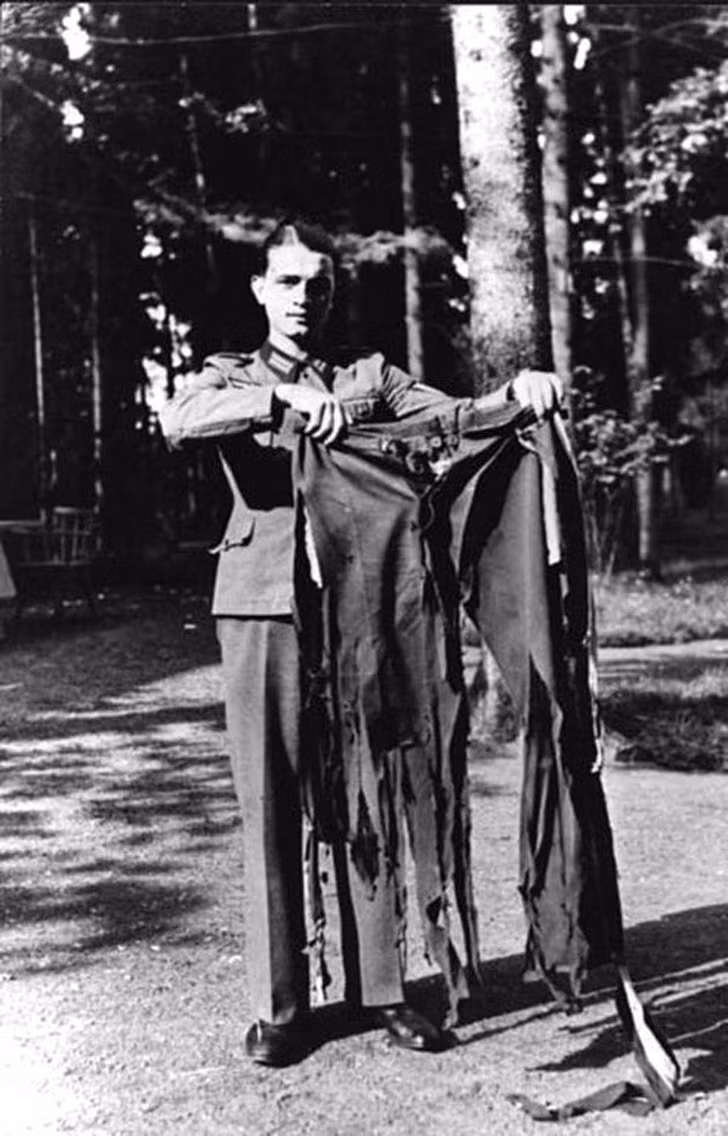 Đây là chiếc quần Adolf Hitler đã mặc sau khi bị ám sát hụt tại Wolf's Lair năm 1944.