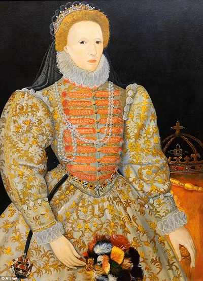 Nước Anh có Nữ hoàng mới là Jane Grey nhưng bà chỉ ngồi trên ngai vàng 2 tuần thì bị phế truất. Do vậy, ngai vàng được trao cho Mary - chị gái cùng cha khác mẹ của Elizabeth.