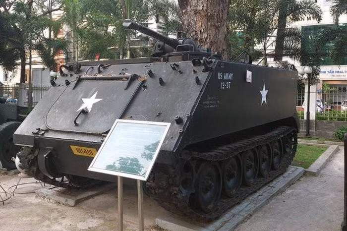 Tờ báo Nga bình luận rằng điều thú vị nhất là một lượng phương tiện tác chiến nhất định M132A1 Zippo vẫn có thể được nhìn thấy tại các căn cứ và bảo tàng của Việt Nam cho đến gần đây.
