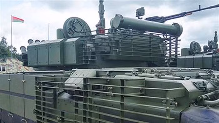 Thậm chí chính quyền Belarus còn cáo buộc rằng NATO triển khai động thái gây sức ép bằng quân sự, khi dồn tới sát biên giới nước này những đơn vị tác chiến với nhiều xe tăng, xe bọc thép hiện đại.