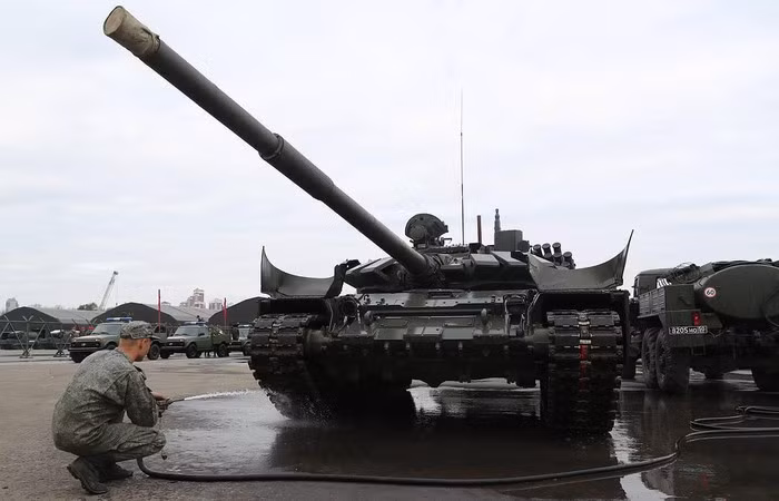 Hiện tại trong biên chế quân đội Belarus đã có số lượng khá lớn xe tăng chiến đấu chủ lực T-72B3 do Nga cung cấp, chưa kể đến những chiếc do họ tự hiện đại hóa theo tiêu chuẩn trên.