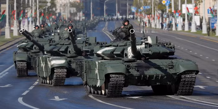 Các chuyên gia lưu ý rằng nỗi sợ hãi của Tổng thống Belarus Lukashenka hoặc là xa vời, hoặc chỉ là một nỗ lực để “đánh lừa” Nga và công dân của nước này.