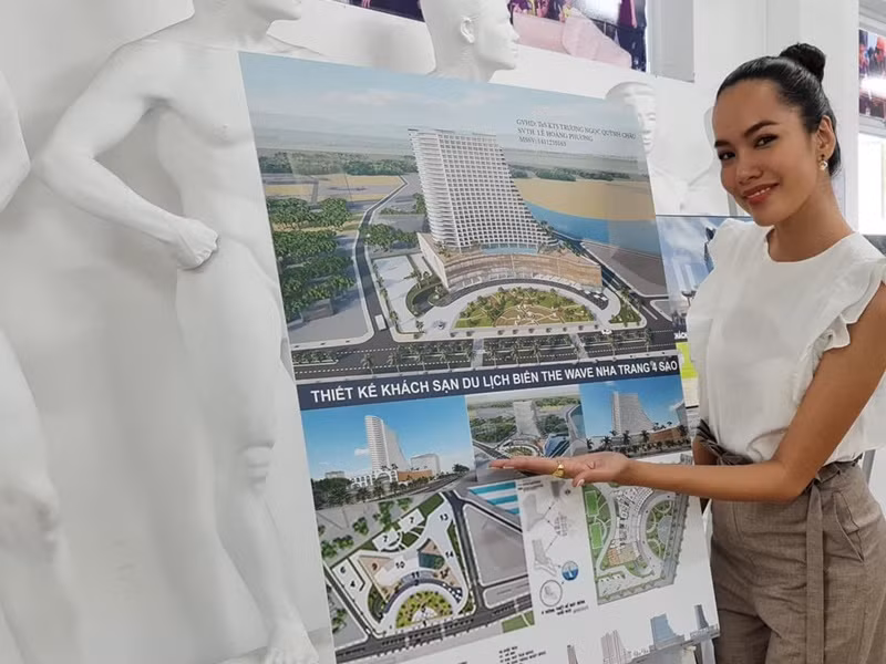 Trong một số cuộc phỏng vấn, người đẹp cho biết gia đình theo ngành nội thất. Ảnh: FBNV.