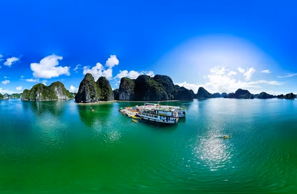Khám phá vịnh biển mang ý nghĩa "đóa hoa lan hạ xuống trần thế" Kham pha vinh bien mang y nghia