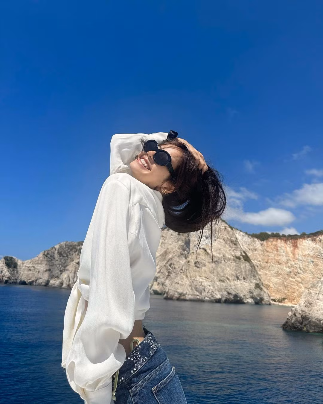 Loat bang chung nghi ngo Lisa hen ho voi con trai ty phu