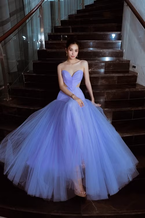 "Mẹ luôn nhắc nhở Vy phải luôn chỉn chu, xinh đẹp mỗi khi ra đường", nàng hậu bày tỏ. Ảnh: FBNV.