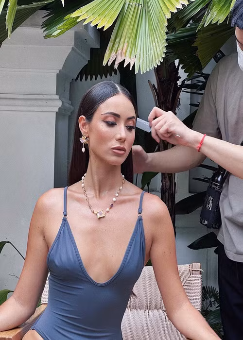 Thí sinh lai Pháp có làn da nâu bóng, khỏe khoắn.