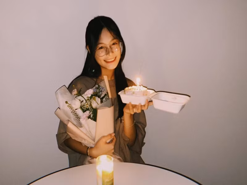 Phan Anh thường hài hước gọi con gái là "nàng thơ" hay "em gái".