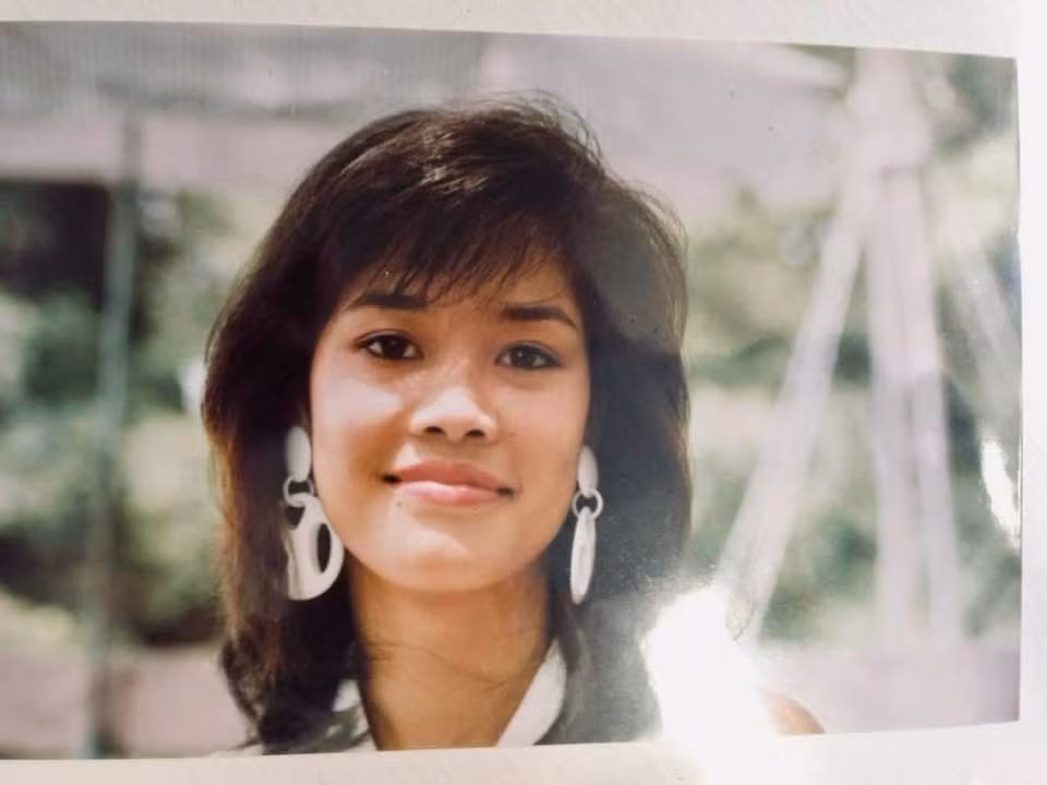 Thu Phương sinh năm 1972 tại Hải Phòng. Sau khi trúng tuyển vào Nhà hát Tuổi trẻ năm 13 tuổi, cô lên Hà Nội. Năm 16 tuổi, Thu Phương tham gia ban nhạc Tây Hồ. Cô đi diễn với cát-sê 4.000 đồng cho suất hát từ 17h đến 21h. Ảnh: FBNV.