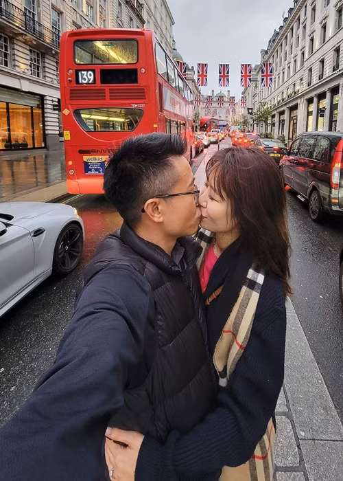 Doanh nhân Việt Thắng là người ủng hộ Dương Thùy Linh tham gia cuộc thi Mrs Worldwide 2018 - Hoa hậu Phụ nữ Toàn thế giới 2018. Tại cuộc thi này, cô đã giành vương miện.