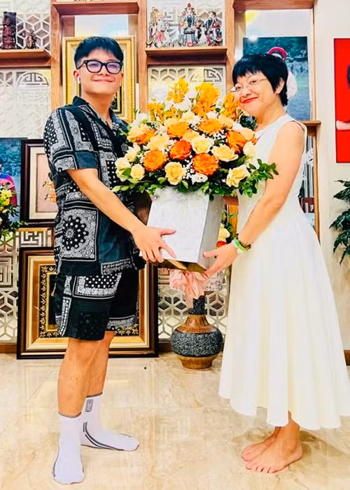 Con trai của NSND Công Lý và MC Thảo Vân đỗ đại học Con trai cua NSND Cong Ly va MC Thao Van do dai hoc