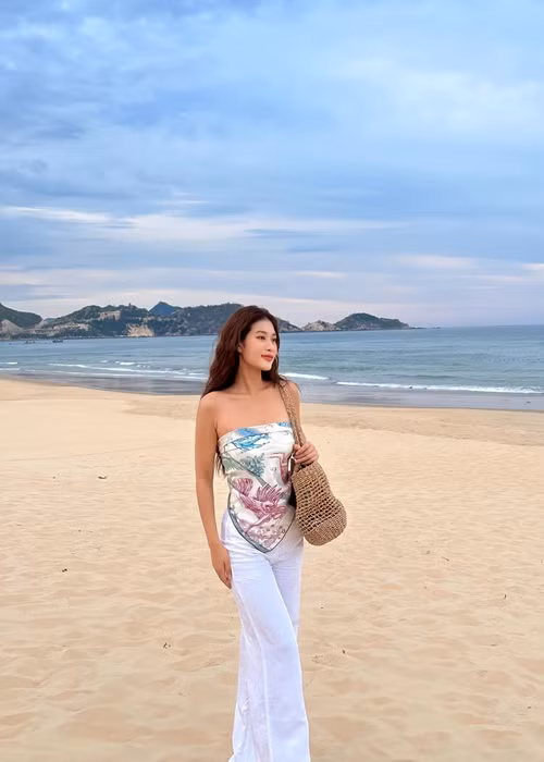 Giống như nhiều hoa hậu, Thiên Ân đổi đời nhờ vương miện. Ảnh: FBNV.