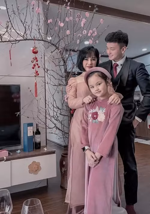 Huỳnh Anh có mối quan hệ thân thiết với con riêng của Bạch Lan Phương. Ảnh: Thể Thao Văn Hóa.