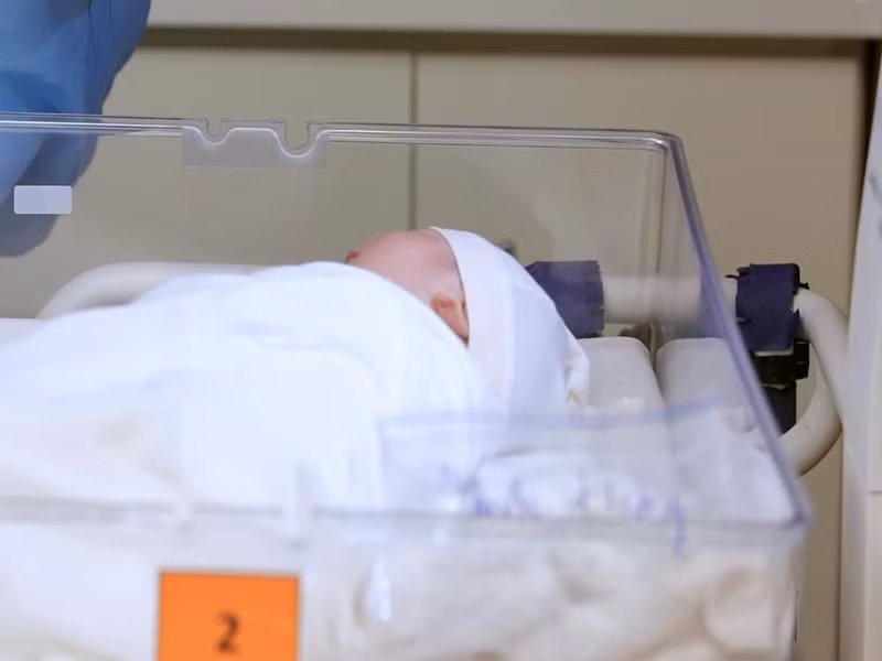 Con trai Minh Hằng nặng hơn 3kg khi mới sinh. Ảnh: FBNV.
