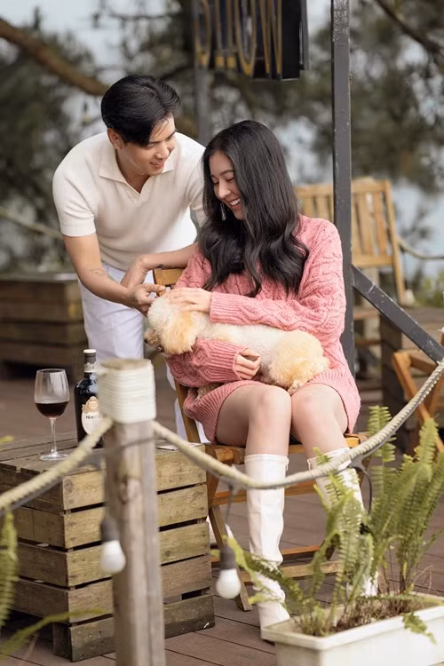 “Vợ chồng tôi cùng nhau rèn thể lực, chăm sóc tổ ấm nhỏ khiến không khí gia đình luôn hạnh phúc”, bà xã Hồ Quang Hiếu cho biết. Ảnh: FBNV.