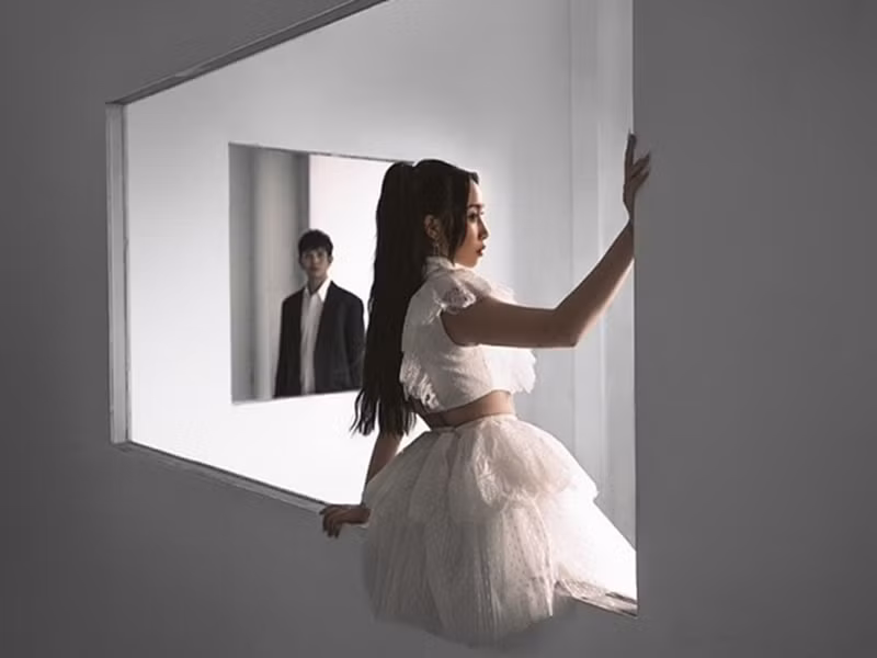 Mỹ Anh công khai mối quan hệ tình cảm khi ra MV Mỗi khi anh nhìn em. Cả hai đóng chung trong sản phẩm âm nhạc này. Ảnh: Thế Giới Điện Ảnh.