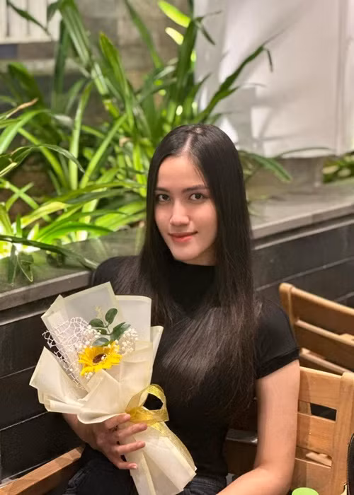 Ở người đẹp Thừa Thiên Huế toát lên vẻ dịu dàng. Ảnh: Phụ Nữ Thủ Đô.