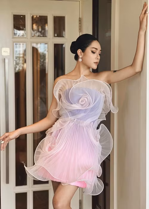 Hồng Hạnh không che hình xăm khi thực hiện một bộ ảnh thời trang. Ảnh: FBNV.