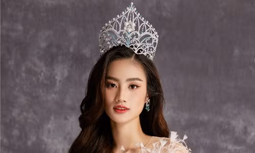 Hoa hau Y Nhi mat suat thi Miss World vi lum xum phat ngon?