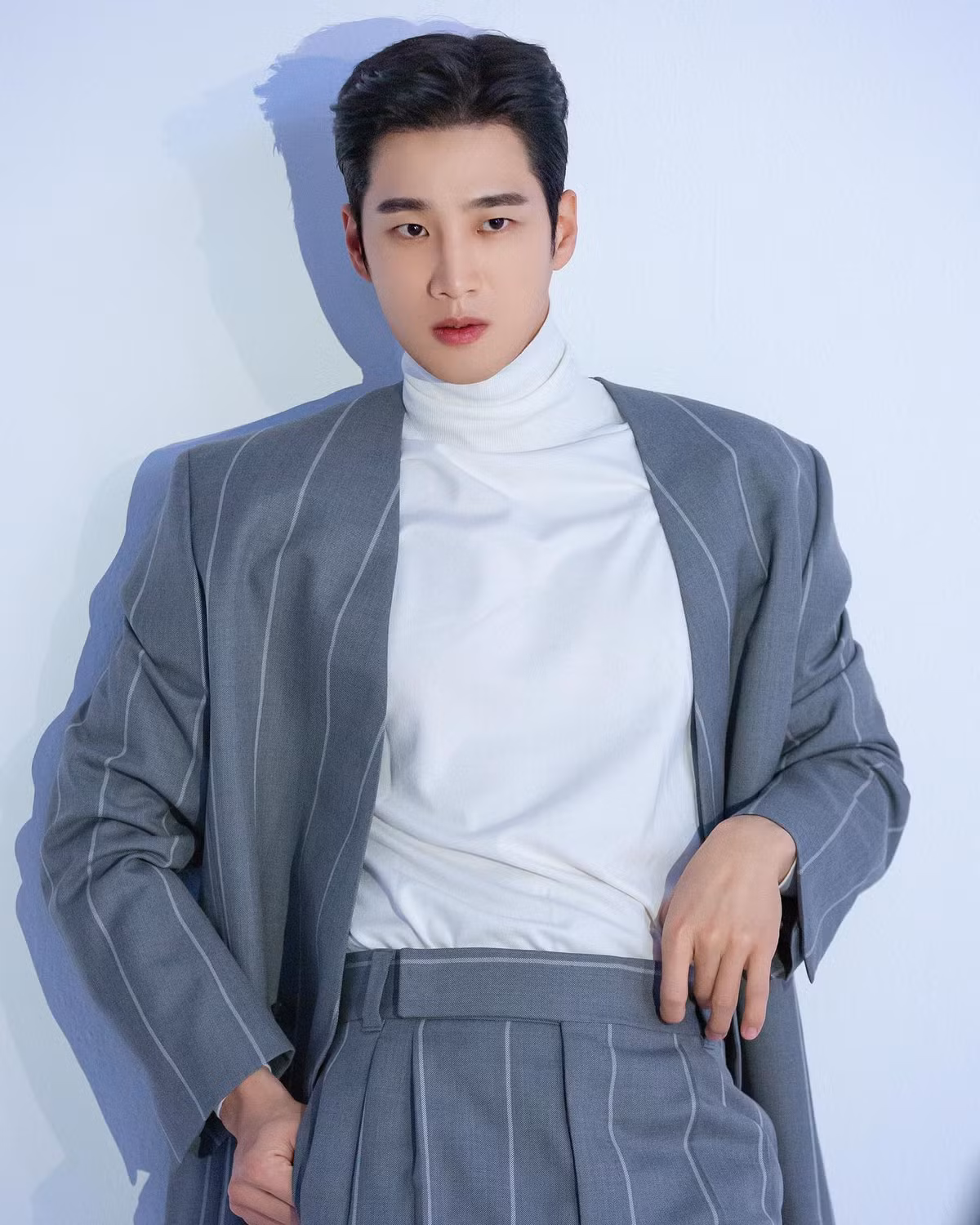 Ahn Bo Hyun gây chú ý khi đóng phim Hậu duệ mặt trời, Các tế bào của Yumi, Tầng lớp Itaewon. Ảnh: Instagram.