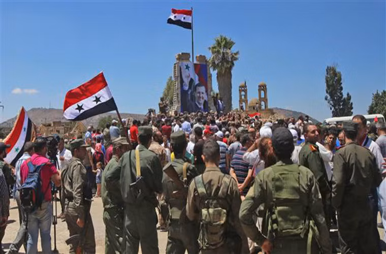 Cũng theo AMN, Quân đội Syria có thể sẽ chấp nhận thỏa thuận này vì như vậy, Chính phủ Damascus vừa có thể cứu được các dân thường vừa “dồn” các tay súng khủng bố IS tới một vùng sa mạc ở Syria. Ảnh: Russia News Now.