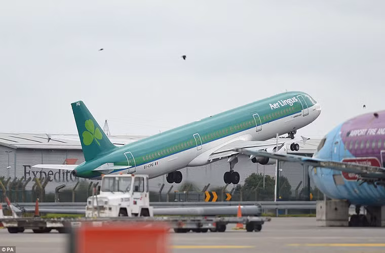 Chiếc máy bay Aer Lingus chở Giáo hoàng Francis cất cánh từ sân bay quốc tế Dublin, Ireland, hôm 26/8.