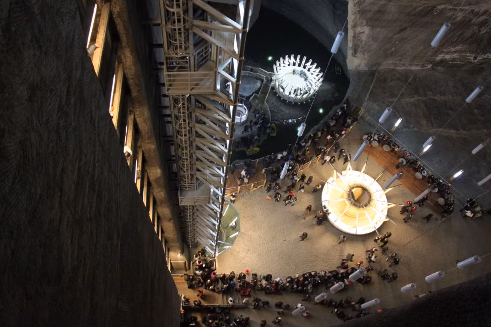 Mỏ muối Salina Turda là một địa điểm thu hút khách du lịch ở Turda, Romania.