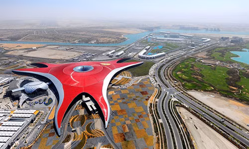 Công viên giải trí Ferrari ở thủ đô Abu Dhabi (UAE) là một trong những công viên đặc biệt nhất thế giới. Tại đây, du khách sẽ được tận hưởng những giây phút thư giãn thoải mái, thưởng thức món ăn Italy hay đi mua sắm,...Ảnh: Thiết kế ấn tượng của công viên Ferrari nhìn từ trên cao. (Nguồn ảnh: Sputnik)