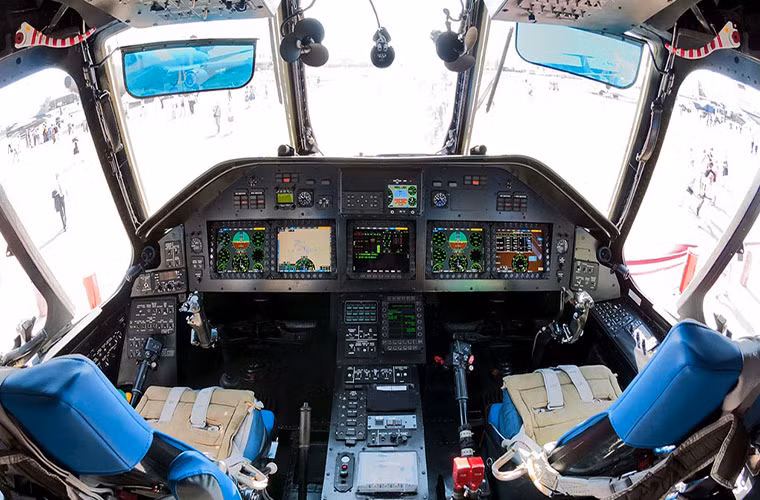 Bên trong buồng lái của một chiếc Mi-26 sau khi được nâng cấp của Không quân Nga. Ảnh: rg.ru.