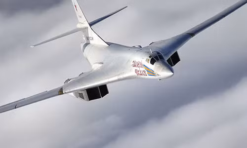 Tờ Moscow Times cho biết thêm, tham gia cuộc tập trận này cùng với Tu-160 còn có máy bay ném bom chiến lược Tu-95MS và máy bay tiếp nhiên liệu trên không Il-78. Tổng cộng, 10 chiếc máy bay Nga được cho là đã tham gia vào cuộc tập trận này. Ảnh: Bộ Quốc phòng Nga.
