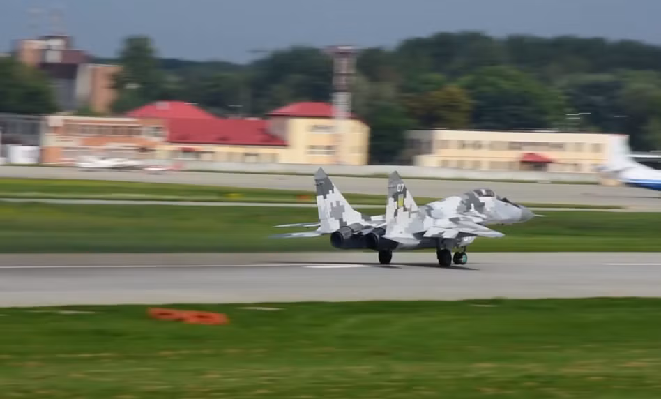 Nhiệm vụ của MIG-29MU1 là phá hủy mục tiêu trên không quan sát được trong phạm vi radar và tiêu diệt các mục tiêu trên mặt đất bằng cách sử dụng vũ khí dẫn đường trong điều kiện bay trực quan. Ảnh: Youtube.