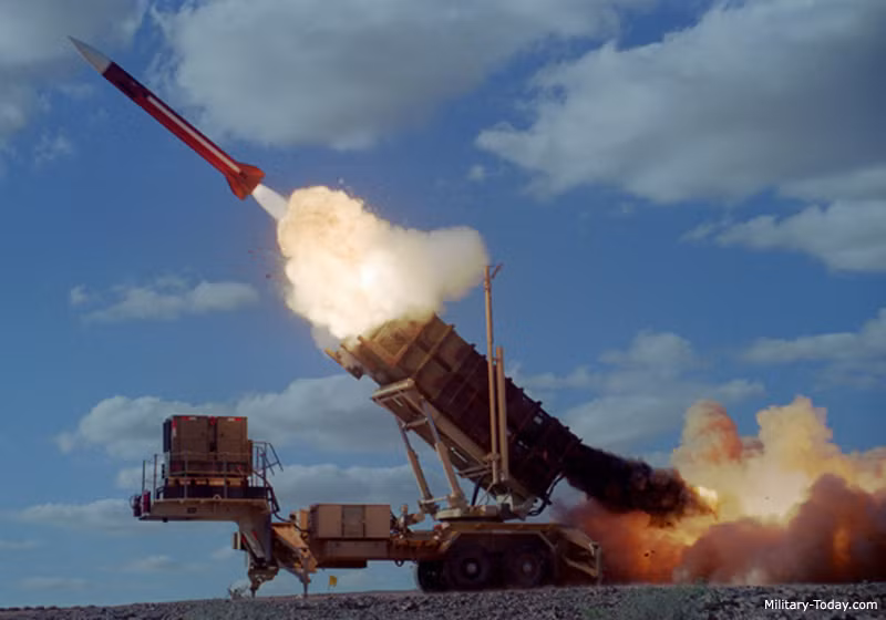 Radar của Patriot có thể phát hiện chiến đấu cơ ở phạm vi 110 đến 130 km, máy bay ném bom ở phạm vi 160-190 km và tên lửa ở khoảng cách 85-100 km. Ảnh: MT.