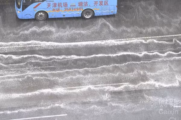Khí hydro xyanua được Trung tâm Kiểm soát và Phòng ngừa dịch bệnh mô tả như là một hóa chất có khả năng khiến con người "tử vong rất nhanh". Hóa chất độc hại này có thể làm giảm khả năng tiếp nhận oxy của cơ thể.
