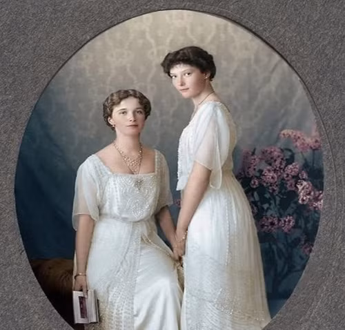 Nữ Đại công tước Olga và Tatyana Romanova năm 1913. Ảnh: ER.